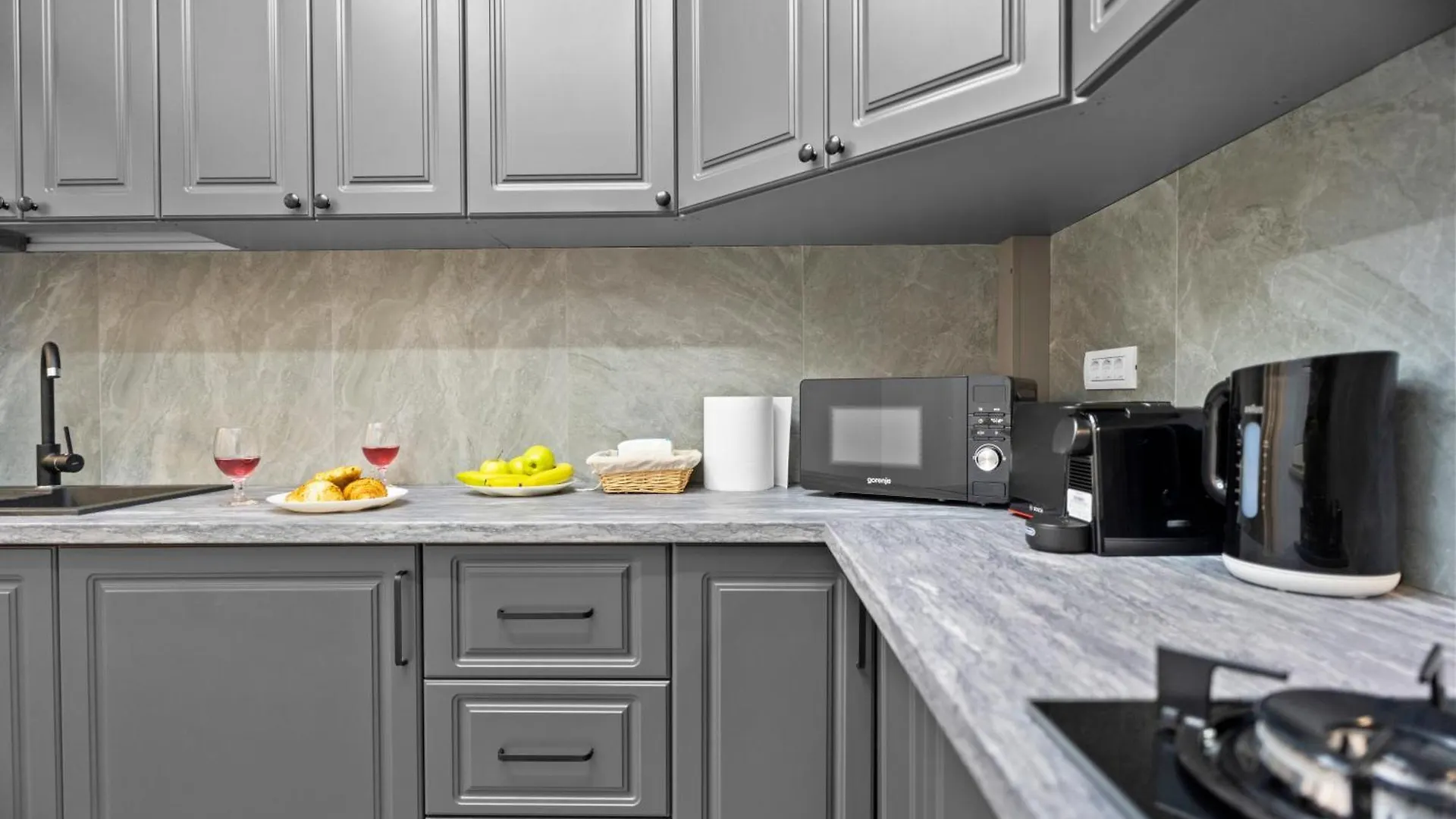 Luxurious Apartment With Balcony - Bibescu Ultra Central Bucureşti