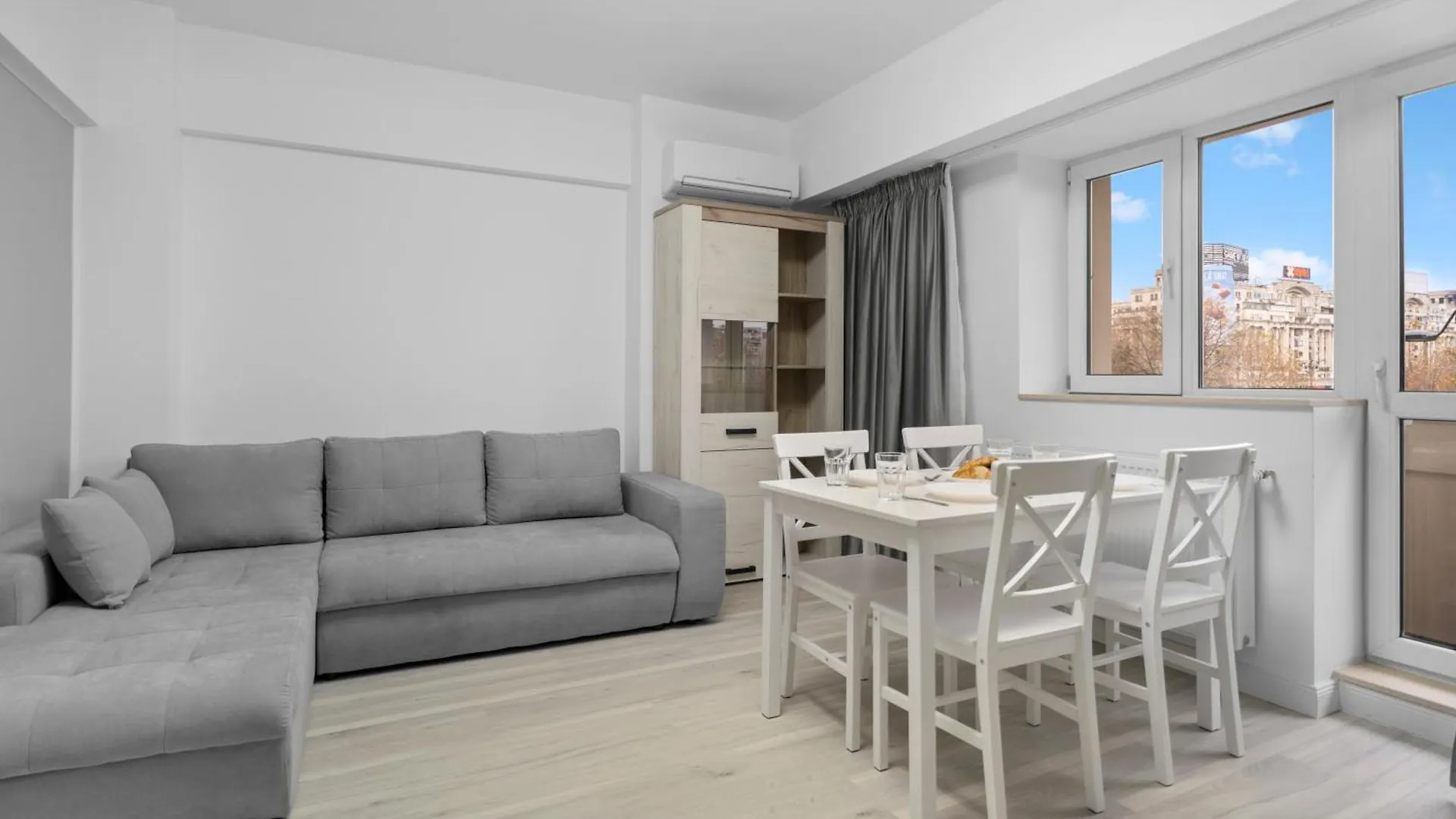 Luxurious Apartment With Balcony - Bibescu Ultra Central Bucureşti România