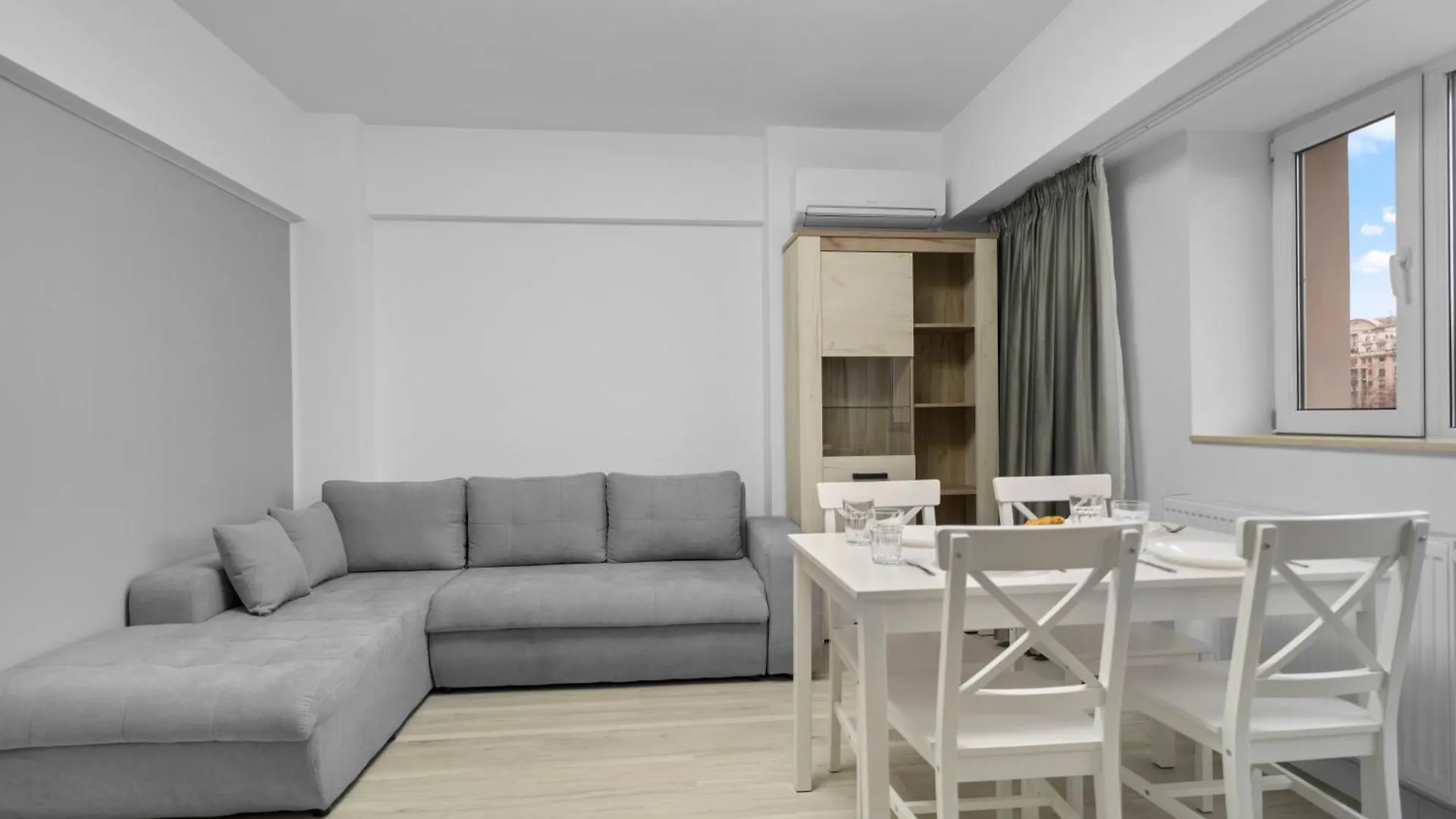 Luxurious Apartment With Balcony - Bibescu Ultra Central Bucureşti