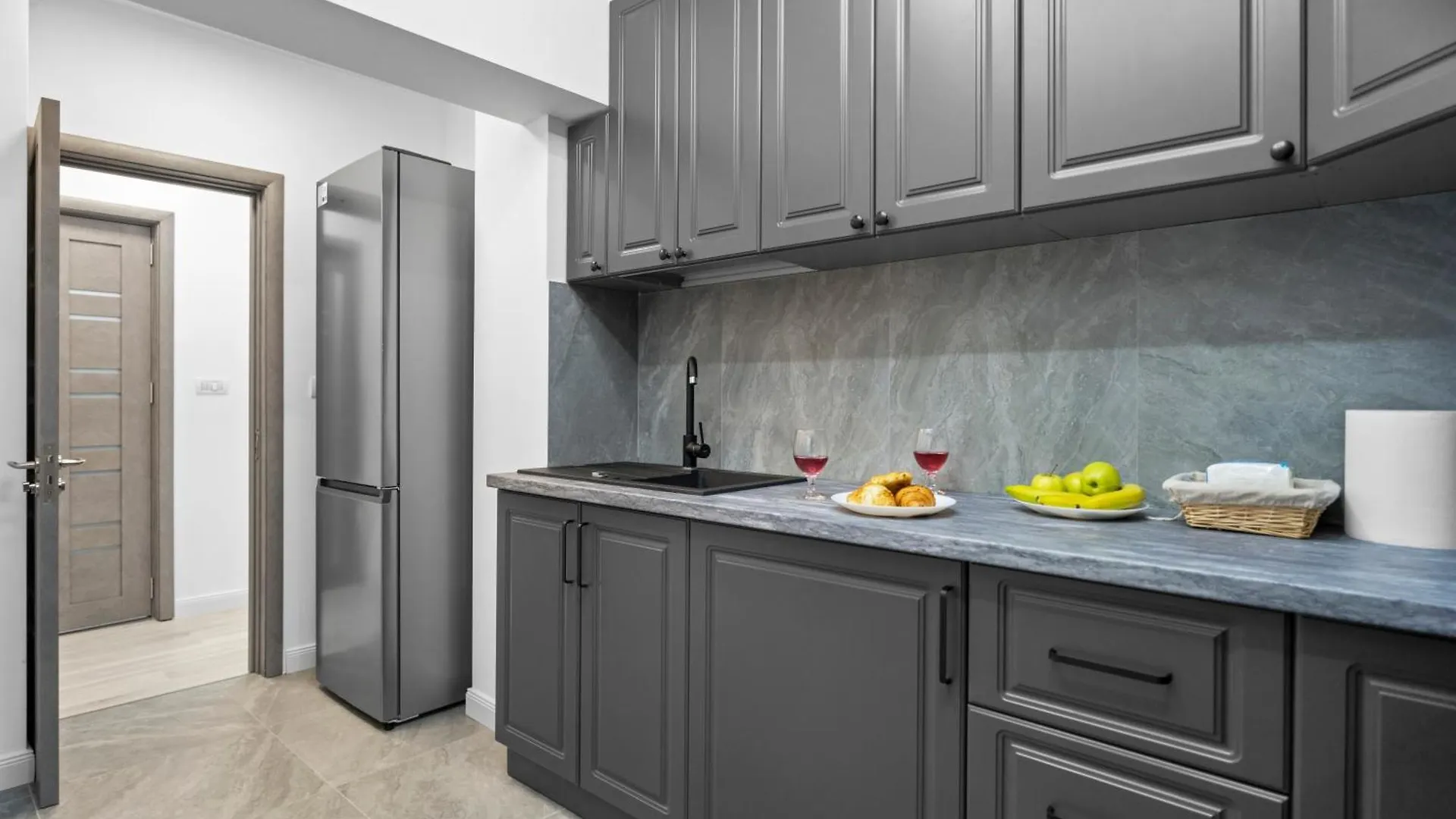 Luxurious Apartment With Balcony - Bibescu Ultra Central Bucureşti 0*,  România