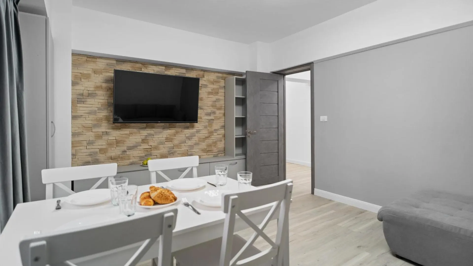 Luxurious Apartment With Balcony - Bibescu Ultra Central Bucureşti