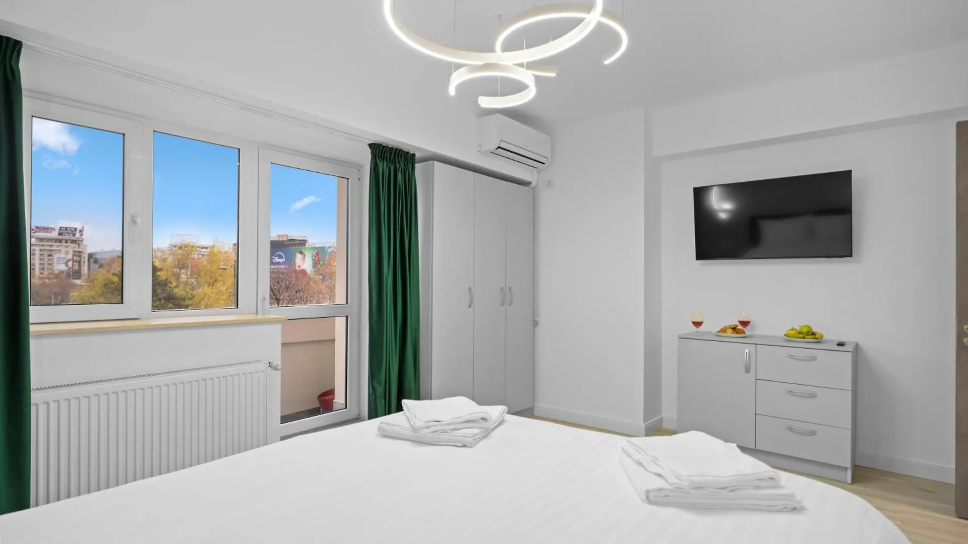 Luxurious Apartment With Balcony - Bibescu Ultra Central Bucureşti