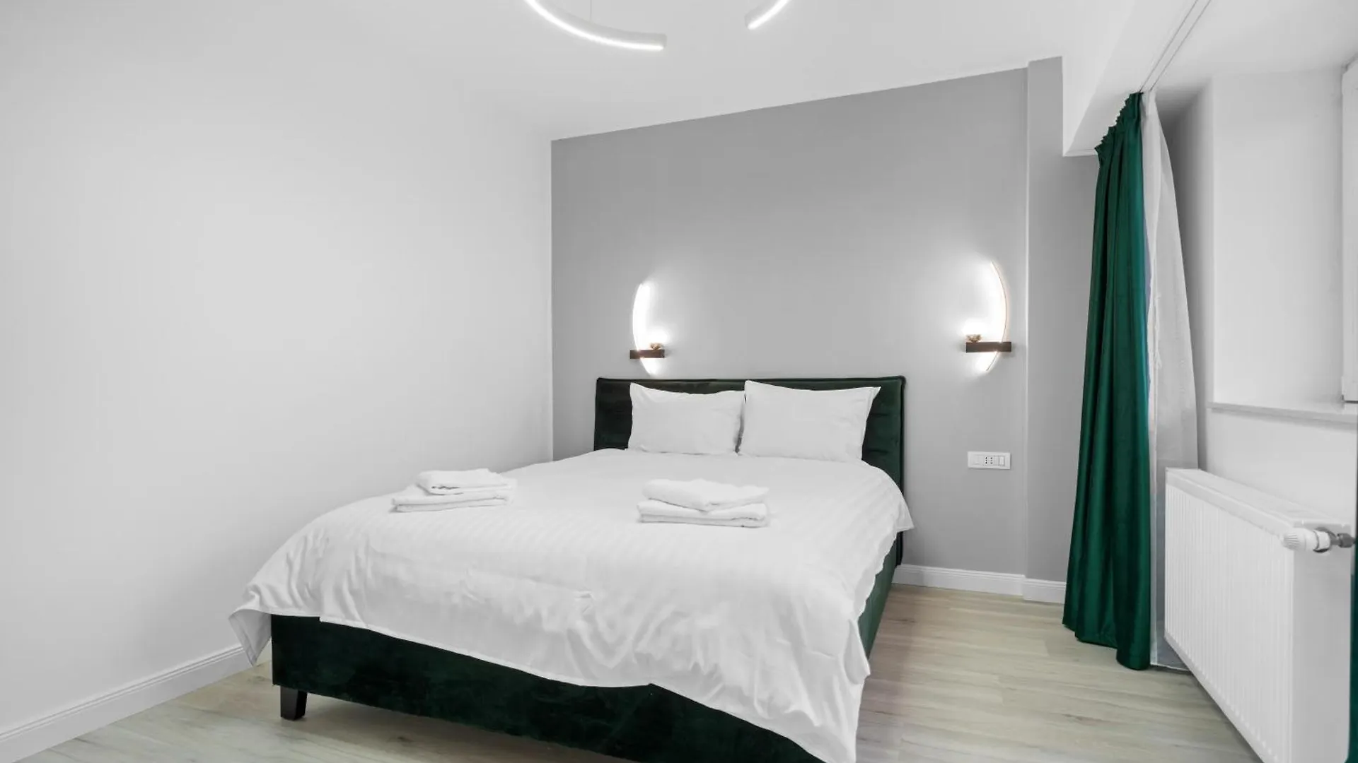 Luxurious Apartment With Balcony - Bibescu Ultra Central Bucureşti