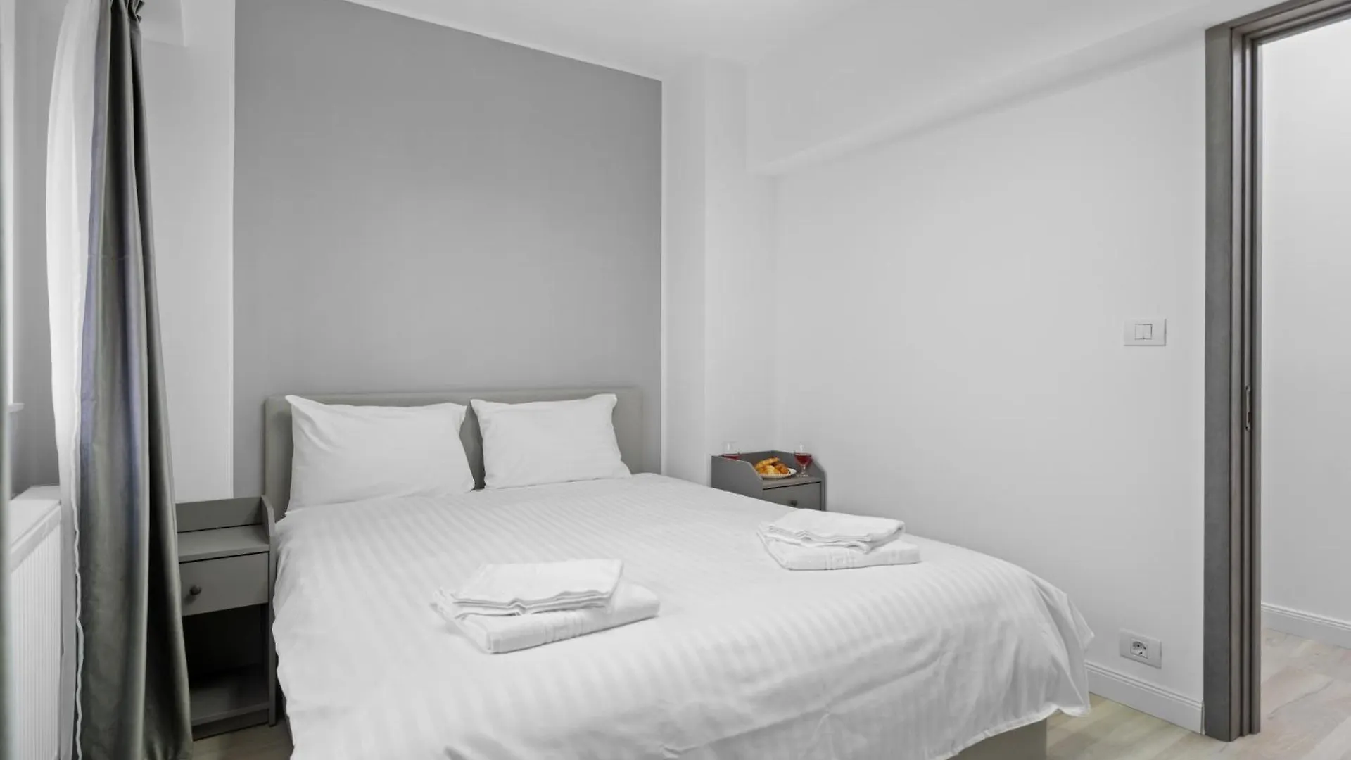 Luxurious Apartment With Balcony - Bibescu Ultra Central Bucureşti România
