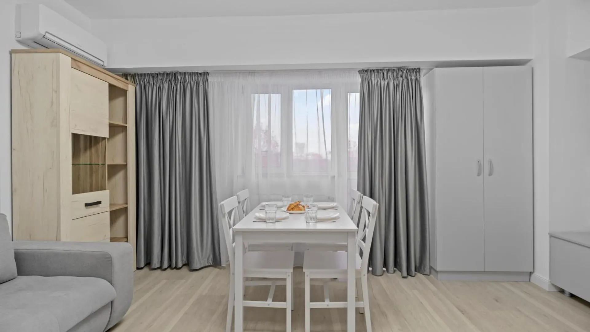 Luxurious Apartment With Balcony - Bibescu Ultra Central Bucharest Romania
