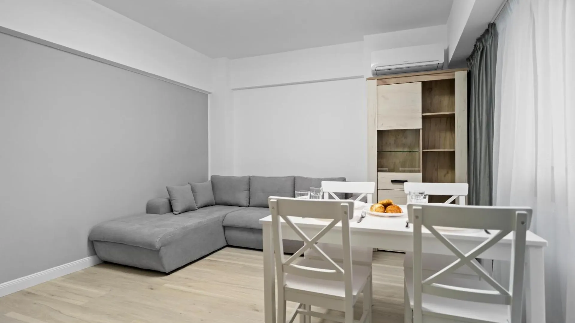 Luxurious Apartment With Balcony - Bibescu Ultra Central Bucharest