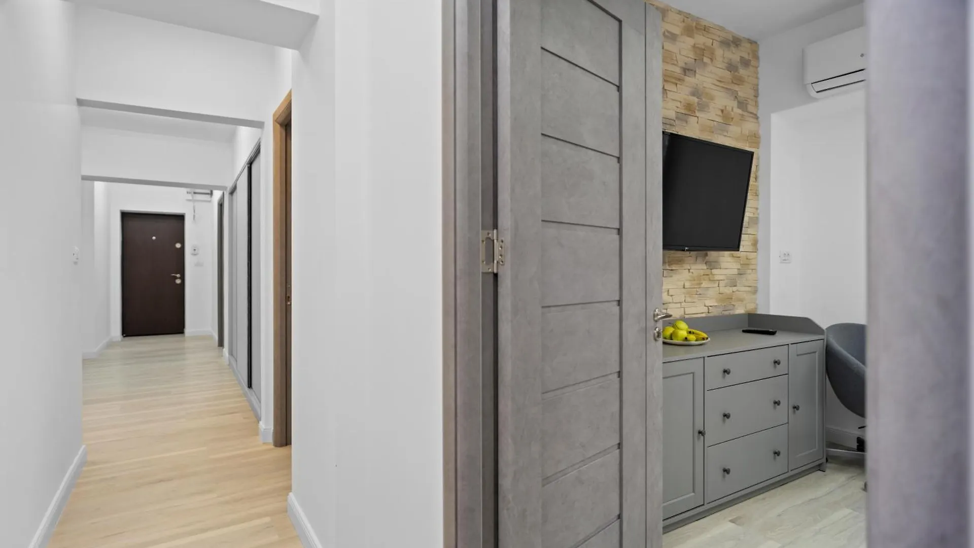 Luxurious Apartment With Balcony - Bibescu Ultra Central Bucharest