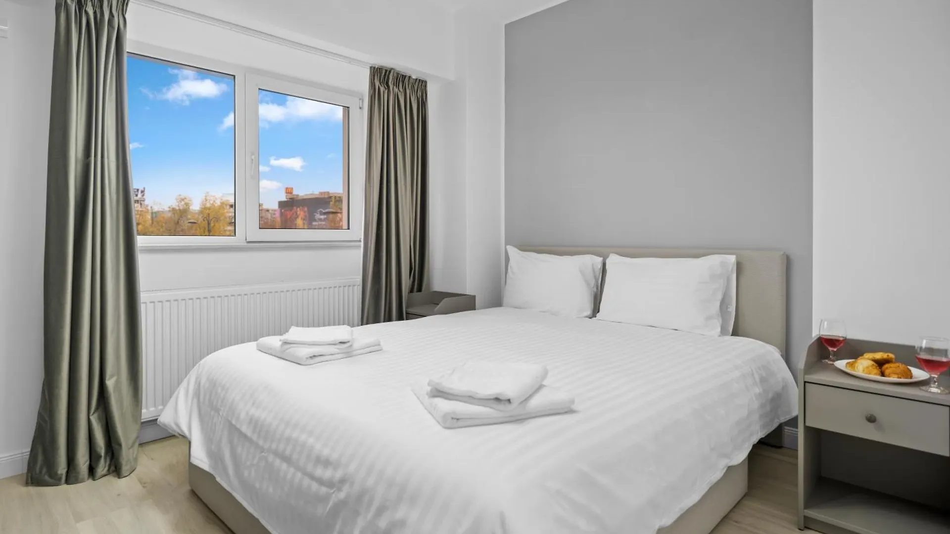 Luxurious Apartment With Balcony - Bibescu Ultra Central Bucharest