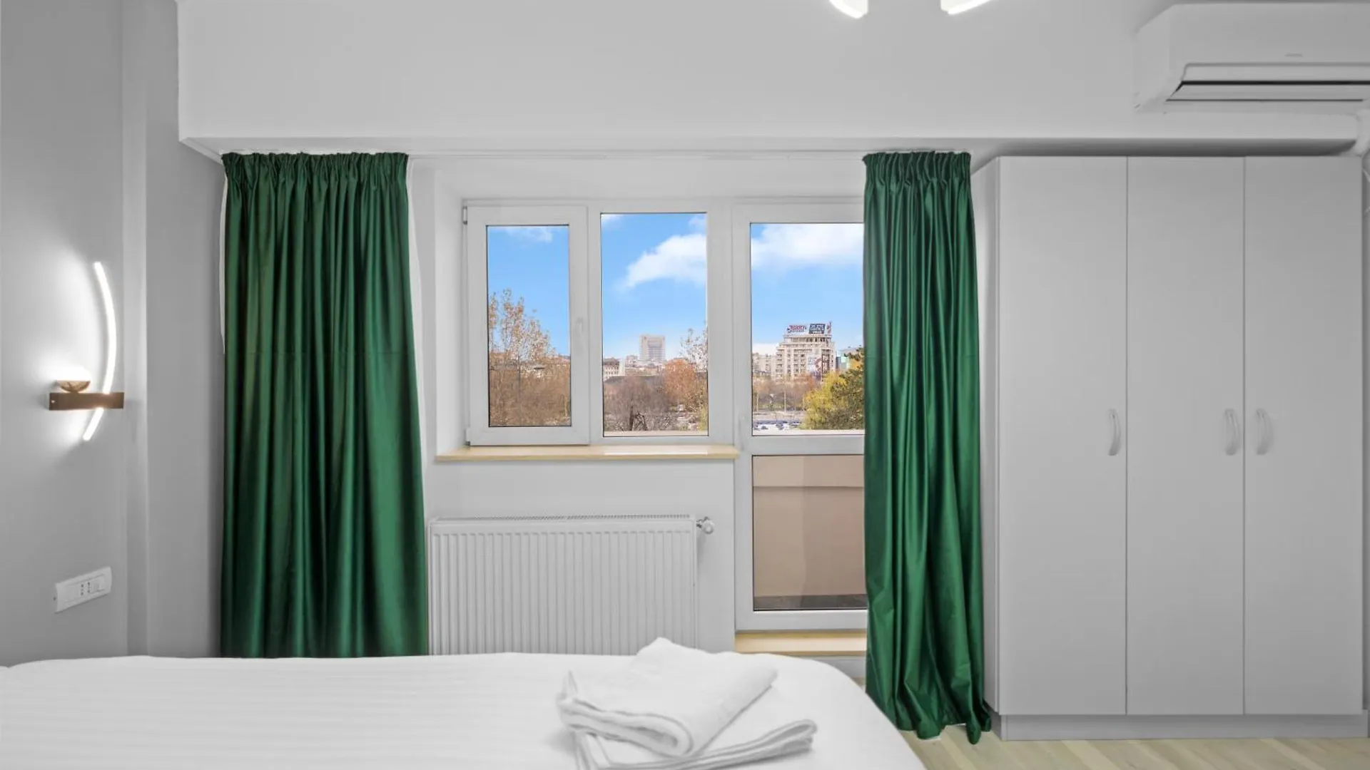 Luxurious Apartment With Balcony - Bibescu Ultra Central Bucharest Romania