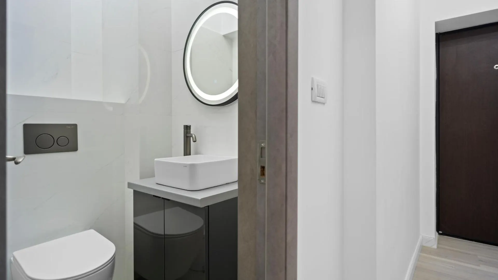 Luxurious Apartment With Balcony - Bibescu Ultra Central Bucharest Romania