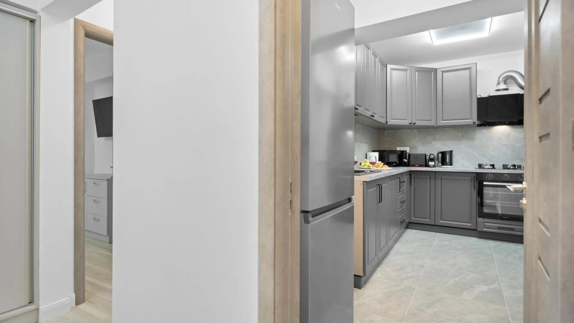 Luxurious Apartment With Balcony - Bibescu Ultra Central Bucharest