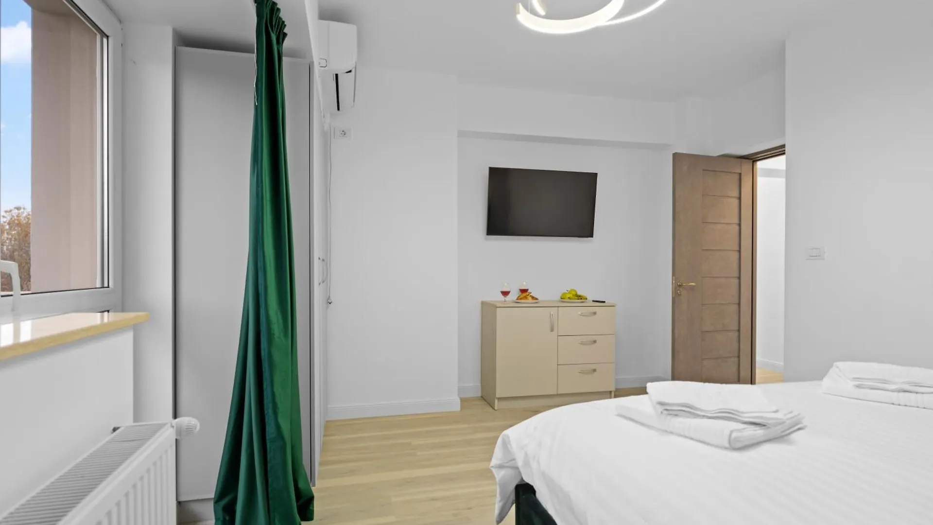 Luxurious Apartment With Balcony - Bibescu Ultra Central Bucharest 0*,  Romania