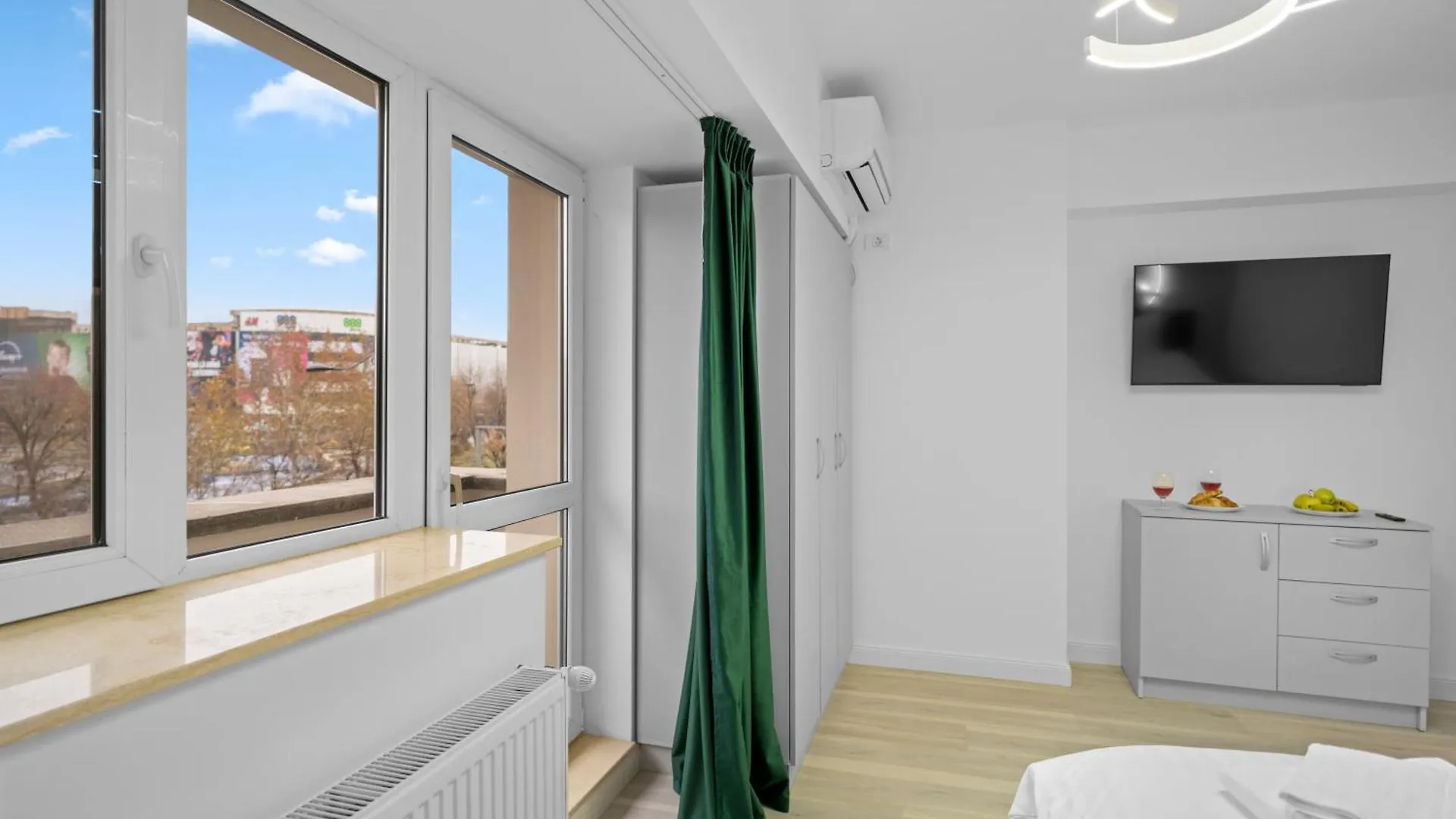 Luxurious Apartment With Balcony - Bibescu Ultra Central Bucharest