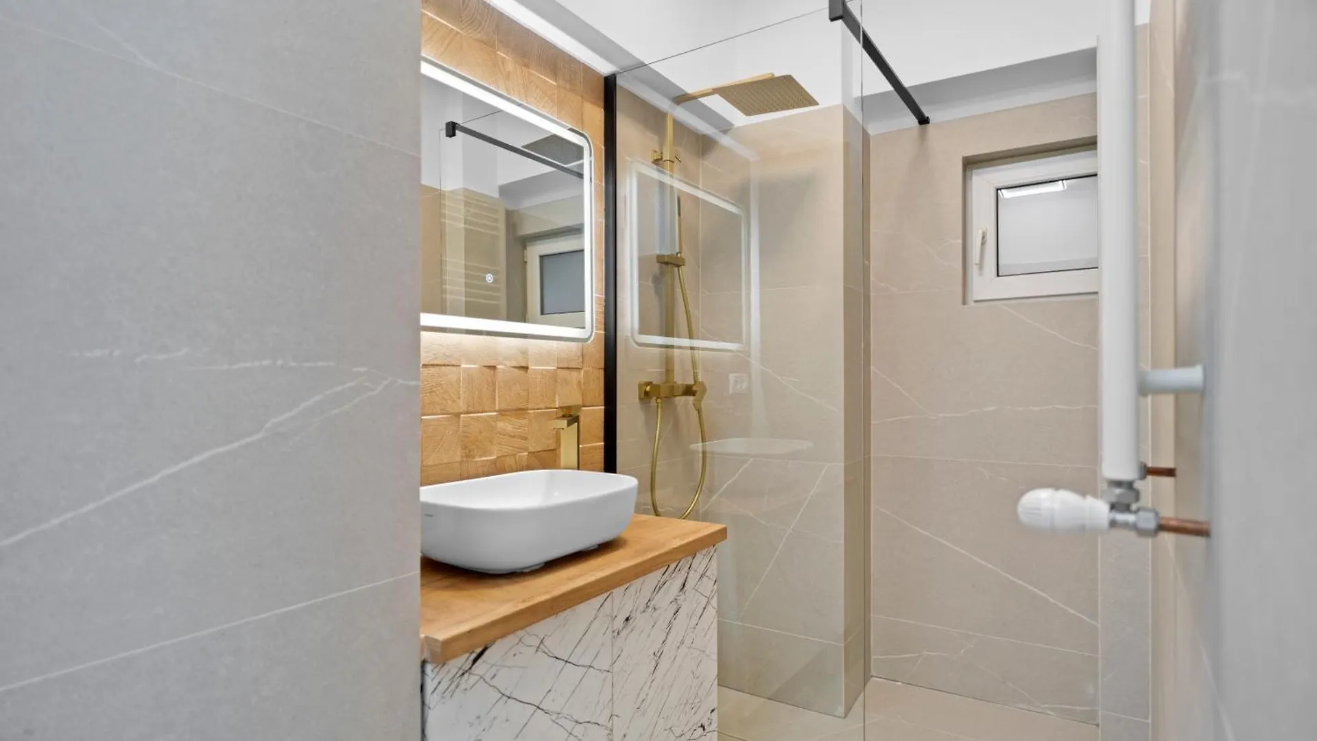 Luxurious Apartment With Balcony - Bibescu Ultra Central Bucharest